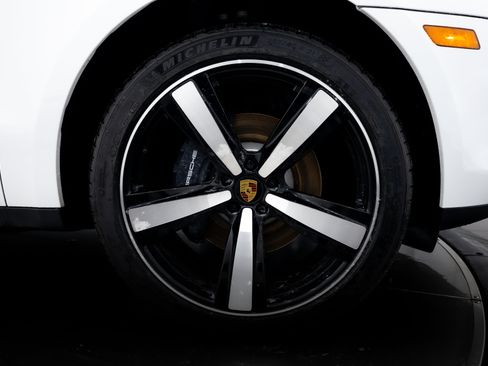 Certified 2026 Porsche Macan Turbo AWD/4WD image 11
