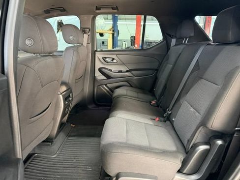 Used 2023 Chevrolet Traverse LT FWD image 8