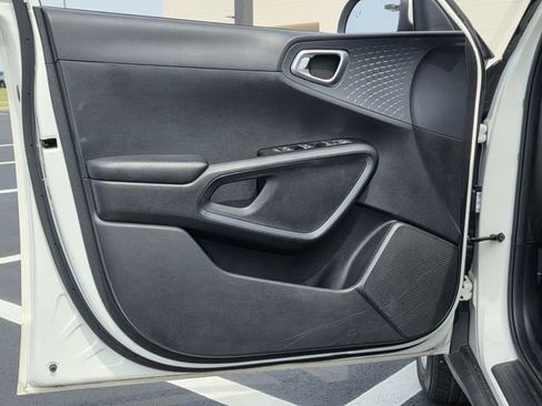 Used 2021 Kia Soul S FWD image 14