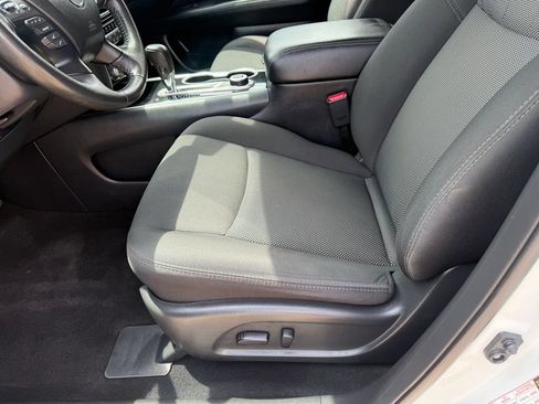 Used 2020 Nissan Pathfinder SV AWD/4WD image 22