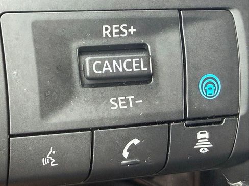 Used 2025 Nissan Pathfinder SV AWD/4WD image 23