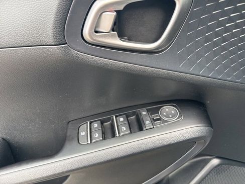 Certified 2022 Kia Soul S image 10