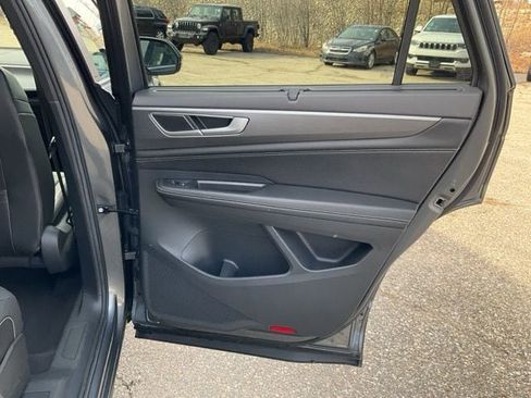 Used 2024 Volkswagen Atlas Cross Sport SE image 17