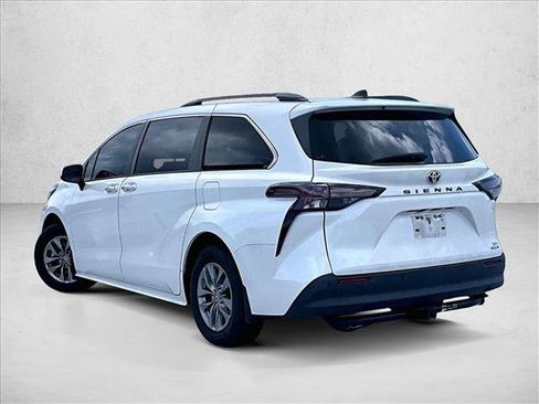 Used 2024 Toyota Sienna XLE FWD image 13