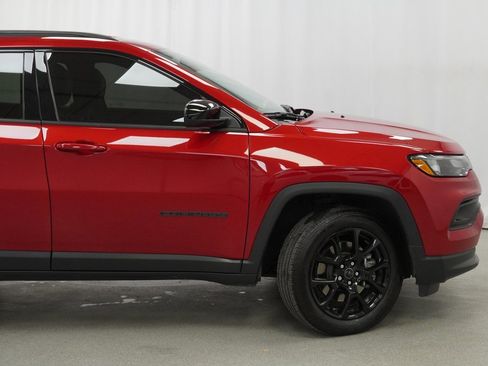 Used 2025 Jeep Compass Latitude w/ Altitude Special Edition image 11