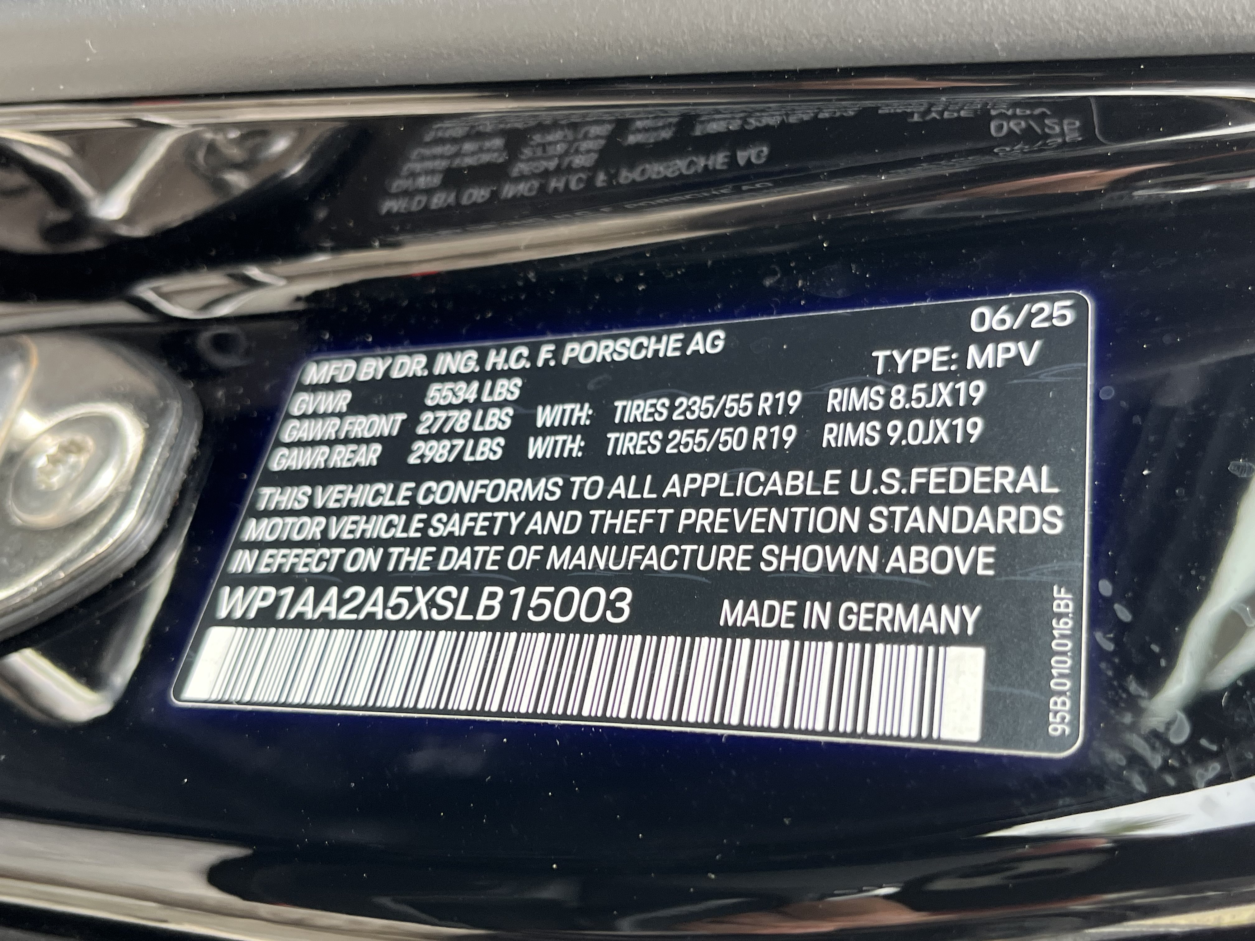 Used 2025 Porsche Macan AWD/4WD image 26