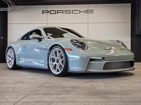 Certified 2024 Porsche 911 Targa 4S RWD image 35