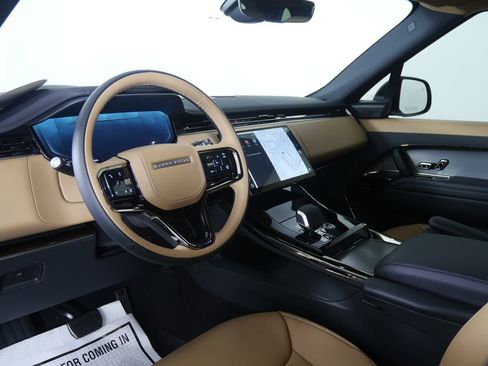Used 2025 Land Rover Range Rover Sport Dynamic SE image 14