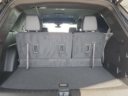 Used 2023 Chevrolet Traverse RS FWD image 26