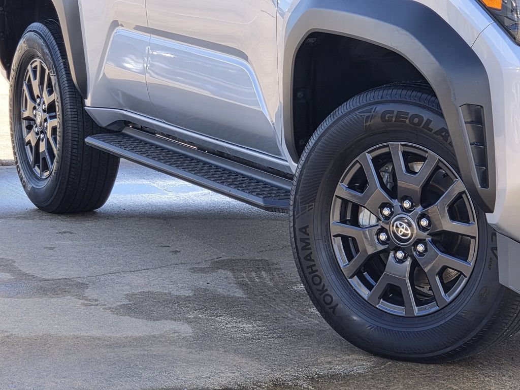 Used 2025 Toyota 4Runner SR5 AWD/4WD image 11