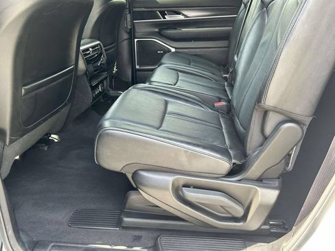 Used 2023 Jeep Wagoneer L Series II AWD/4WD image 14