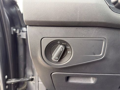 Used 2023 Volkswagen Tiguan SE image 15