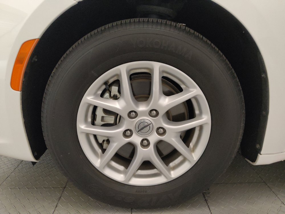 Used 2023 Chrysler Pacifica Touring-L FWD image 31