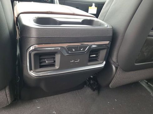 New 2026 GMC Sierra 3500 Denali Ultimate AWD/4WD image 17