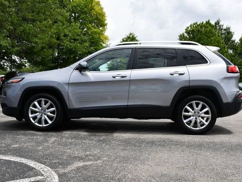 Used 2017 Jeep Cherokee Limited FWD image 4