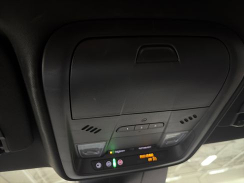 Used 2025 Cadillac XT4 Premium Luxury image 23