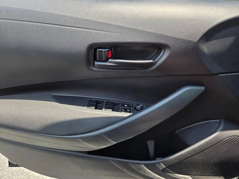 Used 2022 Toyota Corolla LE FWD image 27