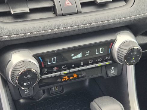 Used 2025 Toyota RAV4 XLE FWD image 20