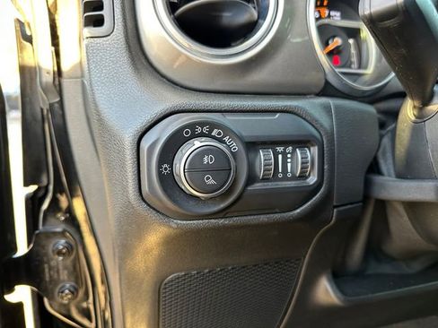 Used 2020 Jeep Gladiator Overland image 35