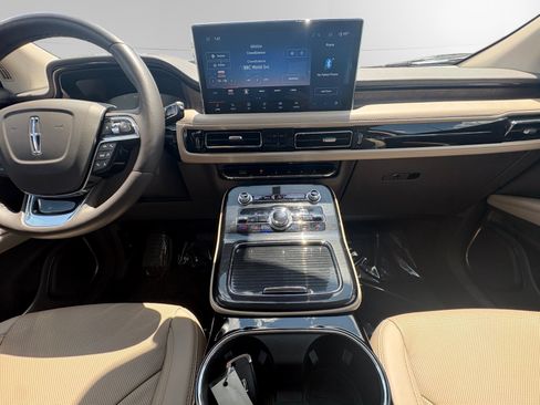 Certified 2023 Lincoln Nautilus Reserve w/ Monochromatic Package AWD/4WD image 11