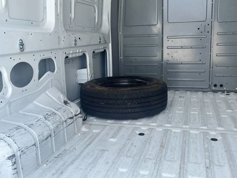 Used 2021 Nissan NV 2500 S image 17