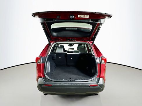 Used 2021 Toyota RAV4 XLE Premium image 30