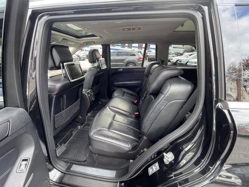 Used 2011 Mercedes-Benz GL 550 4MATIC image 27