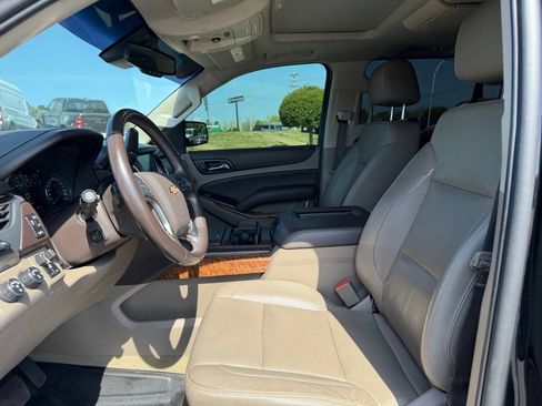 Used 2019 Chevrolet Suburban Premier AWD/4WD image 16