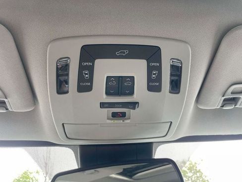 Certified 2024 Toyota Sienna XLE FWD image 33