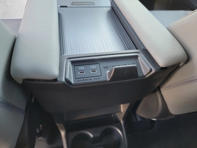 Used 2026 Toyota Sienna XLE FWD image 19