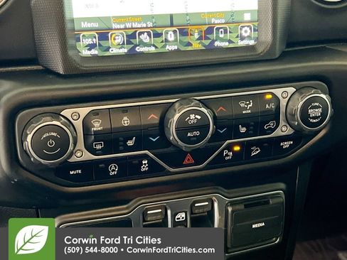 Used 2021 Jeep Wrangler Unlimited Sahara AWD/4WD image 9