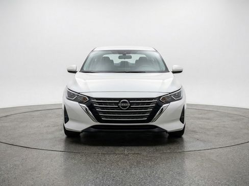 Used 2025 Nissan Sentra SV FWD image 1