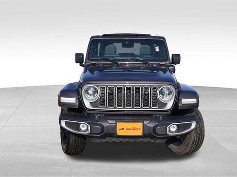 Certified 2025 Jeep Wrangler Unlimited Sahara w/ Safety Group image 13