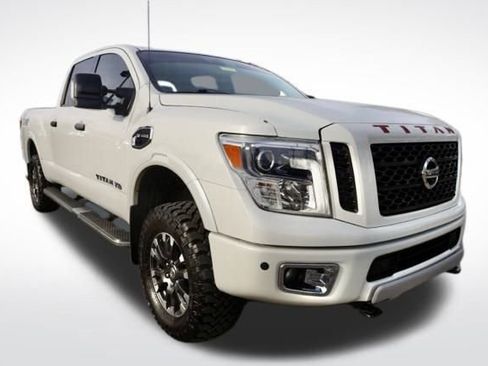 Used 2018 Nissan Titan PRO-4X w/ Pro-4x Convenience Package image 2