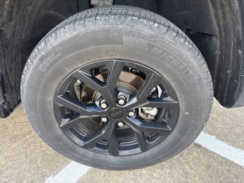 Used 2024 Jeep Grand Cherokee Altitude AWD/4WD image 12