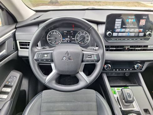 Used 2024 Mitsubishi Outlander SE Black Edition image 20