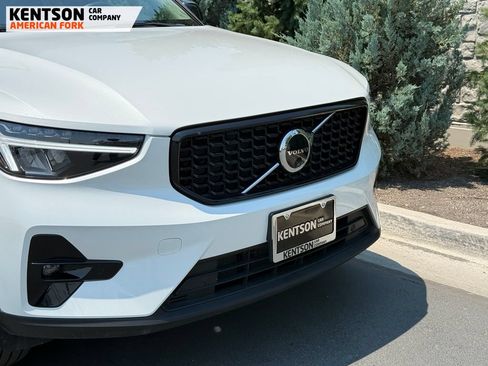 Used 2025 Volvo XC40 B5 Plus AWD/4WD image 11