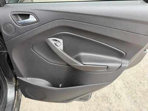 Used 2017 Ford Escape Titanium image 18