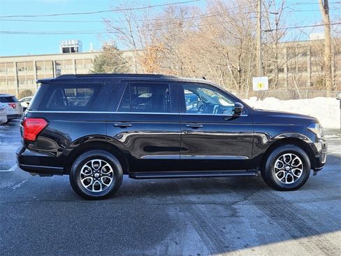 Used 2024 Ford Expedition XLT image 5