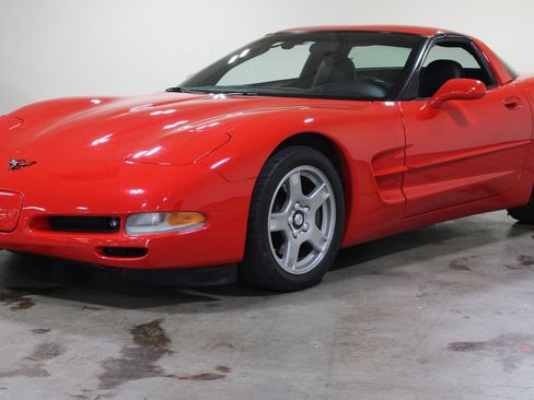 Used 1998 Chevrolet Corvette Coupe w/ Roof Pkg RWD image 23
