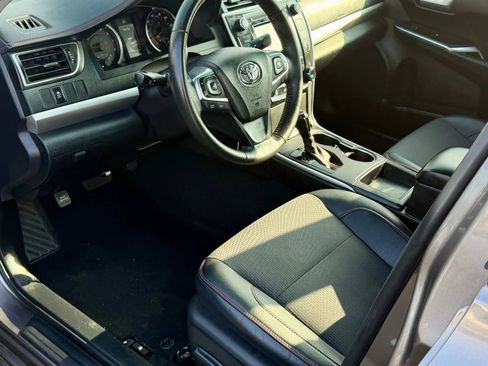 Used 2017 Toyota Camry SE image 12