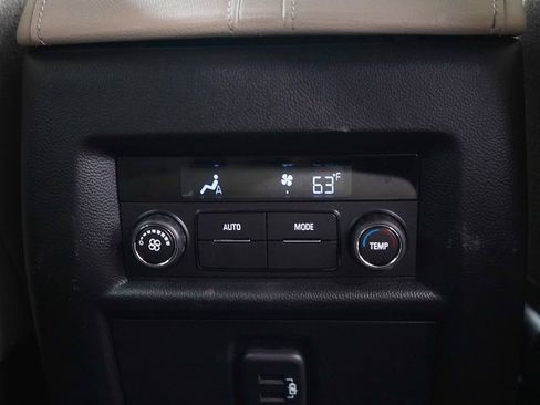 Used 2023 Chevrolet Traverse LS AWD/4WD image 18