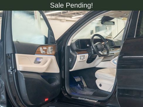 Used 2024 Mercedes-Benz GLS 450 4MATIC image 11