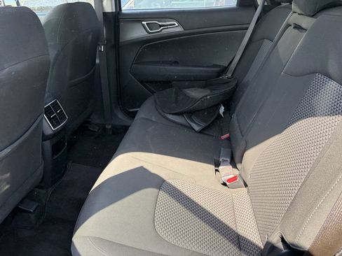 Used 2023 Kia Sportage LX AWD/4WD image 13