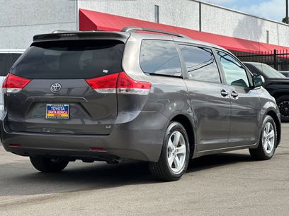 Used 2012 Toyota Sienna LE w/ Towing Pkg