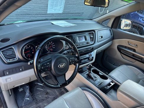 Used 2016 Kia Sedona LX w/ LX Essentials Premium Package image 14