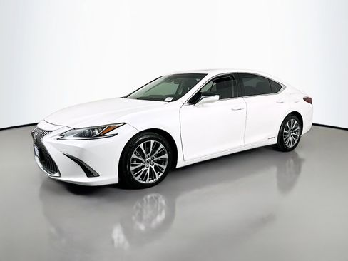 Used 2020 Lexus ES 300h w/ Premium Package image 3