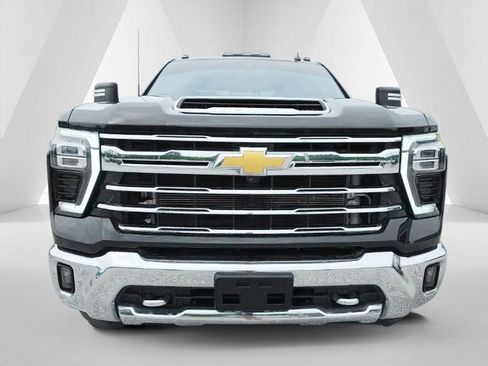 Used 2024 Chevrolet Silverado 3500 LTZ w/ LTZ Convenience Package AWD/4WD image 2