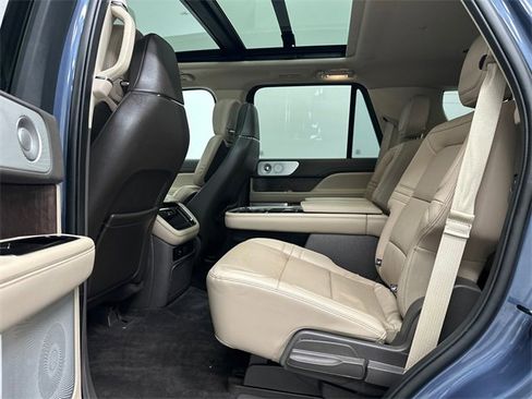 Used 2022 Lincoln Navigator Reserve image 21