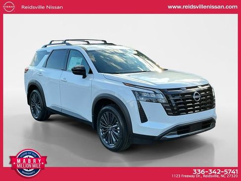 New 2026 Nissan Pathfinder SL image 7